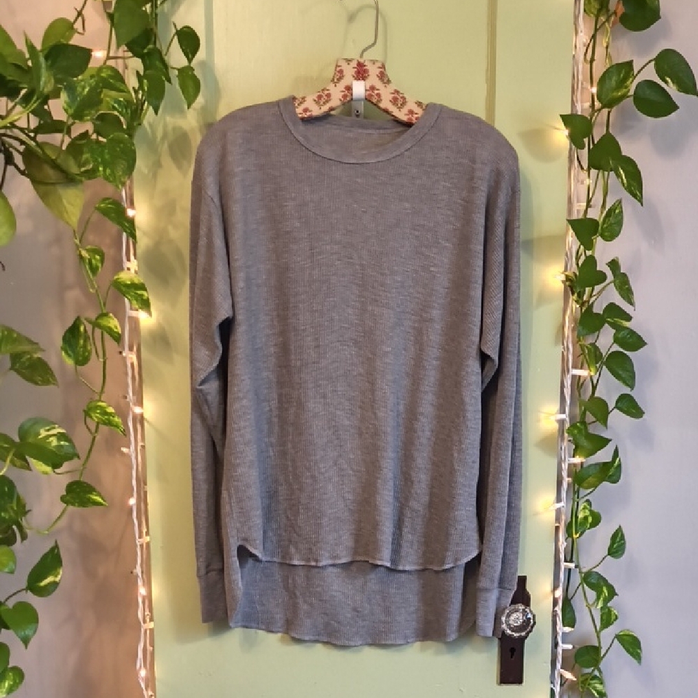Women's Tagless Brandless Grey Thermal High Lo Hem M/L